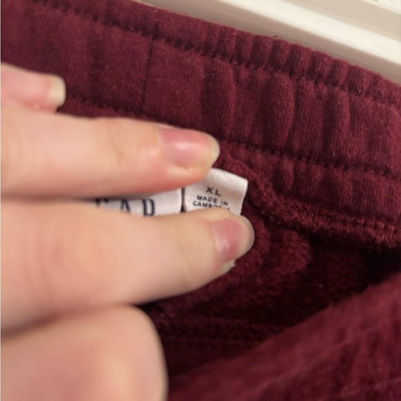 GAP Women's Burgundy Logo Sweatshirt - Picture 10 of 11